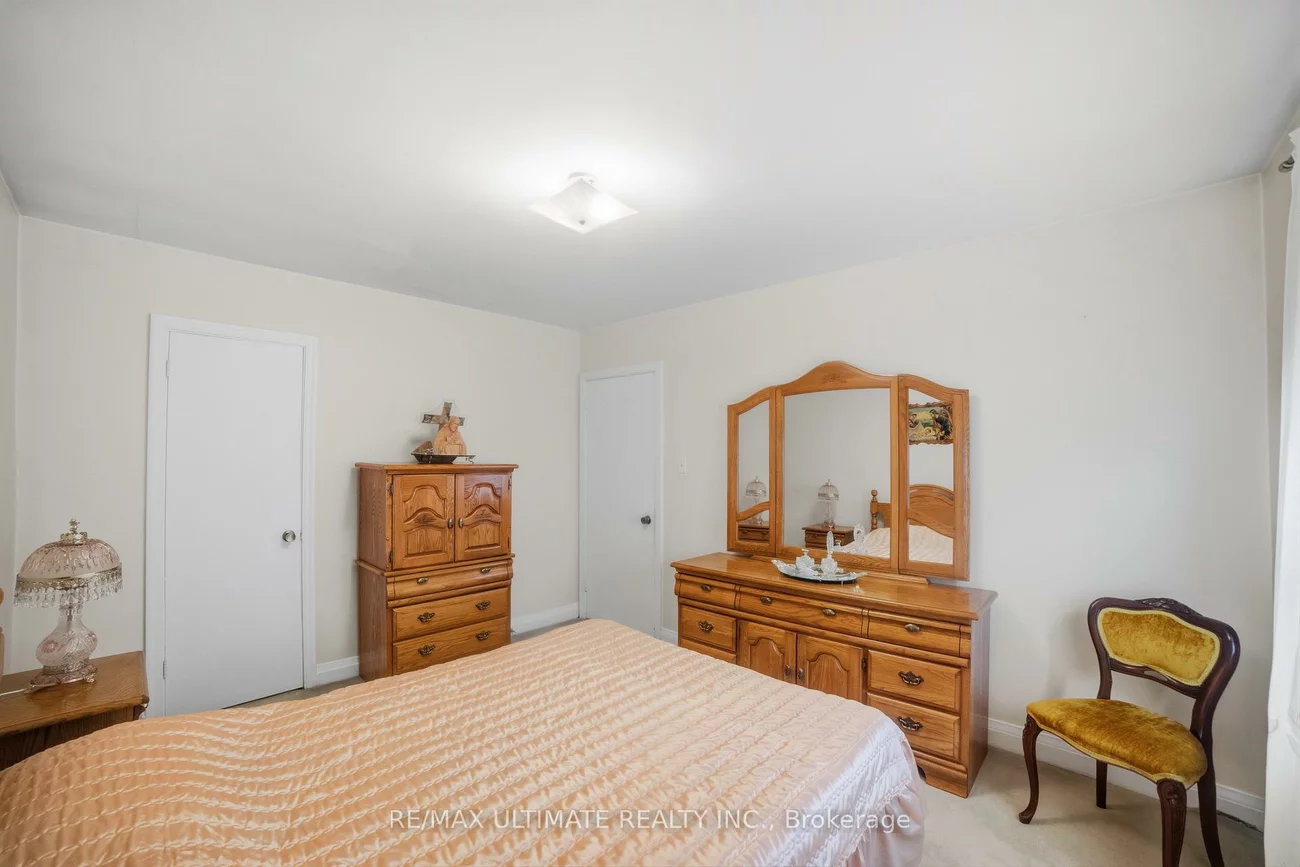 48, Savona, Alderwood, Toronto