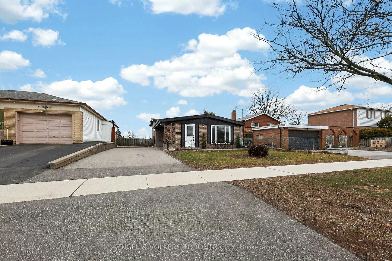 33, Wheatsheaf, Black Creek, Toronto