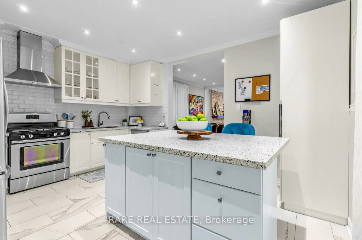 18, Earlscourt, Corso Italia-Davenport, Toronto