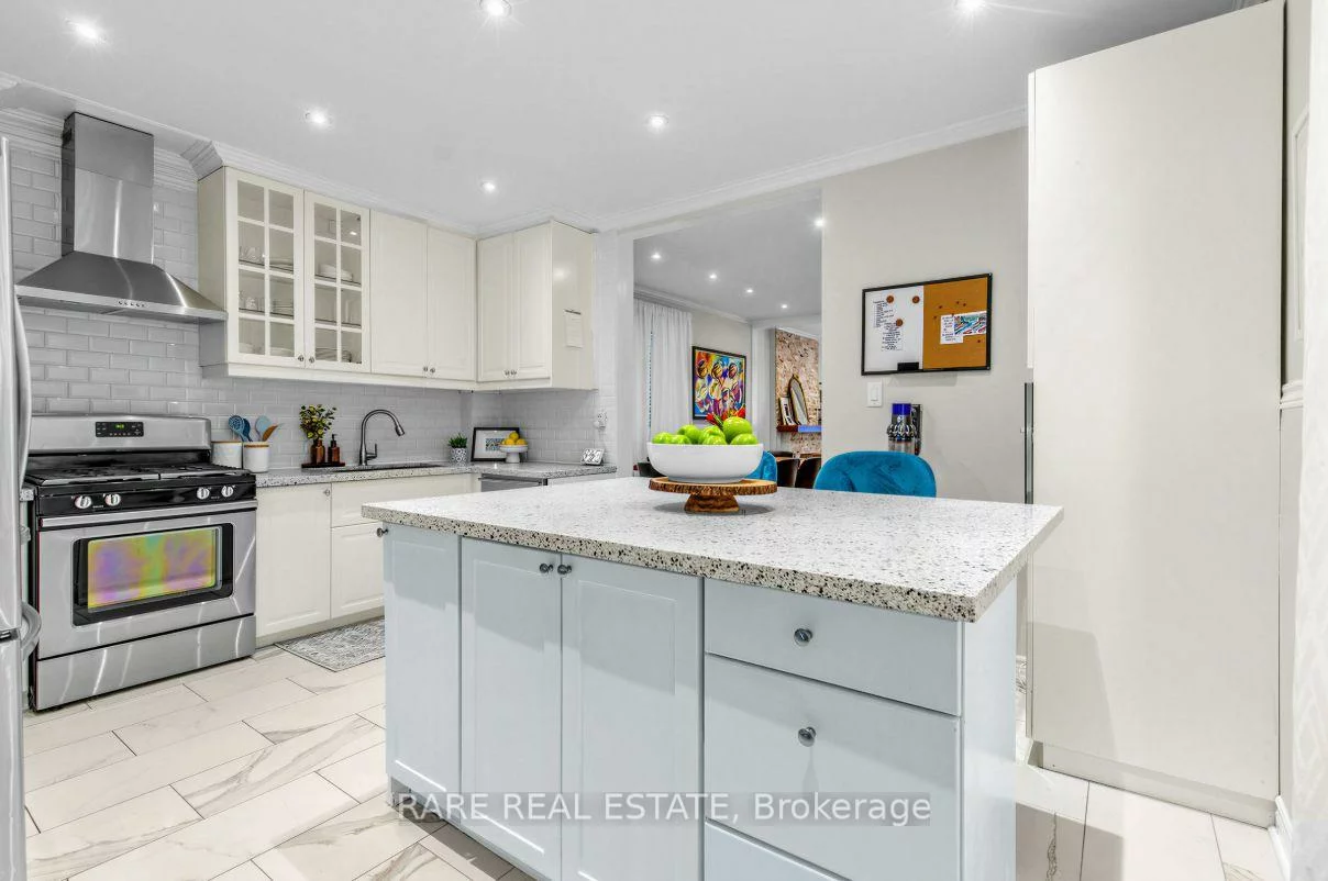 18, Earlscourt, Corso Italia-Davenport, Toronto