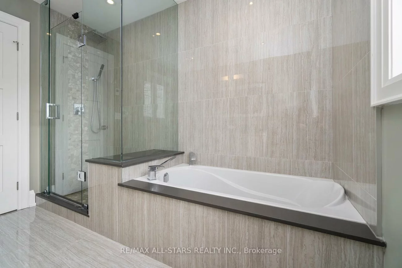 36, Athol, Stonegate-Queensway, Toronto