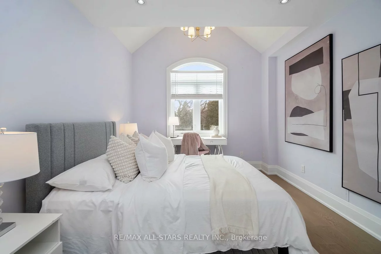 36, Athol, Stonegate-Queensway, Toronto