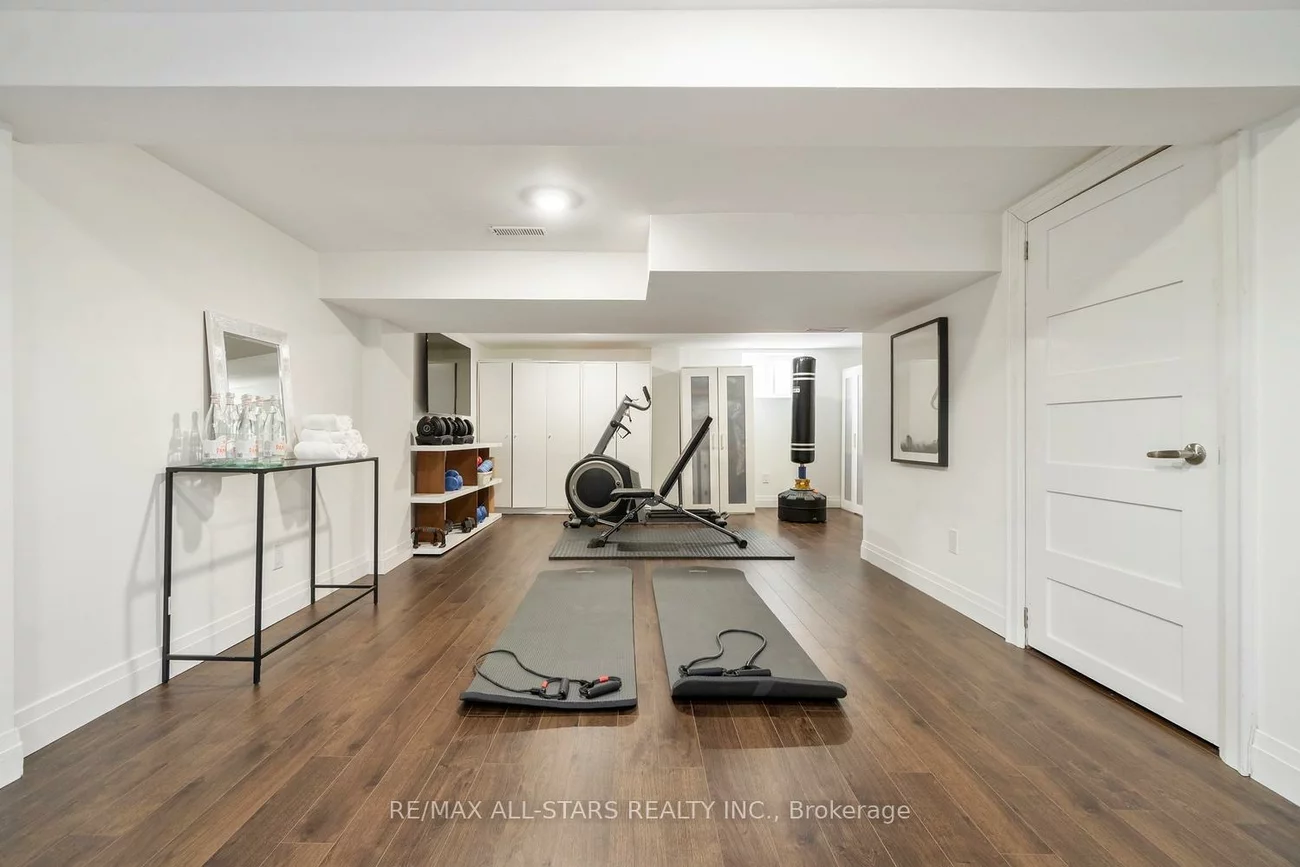 36, Athol, Stonegate-Queensway, Toronto