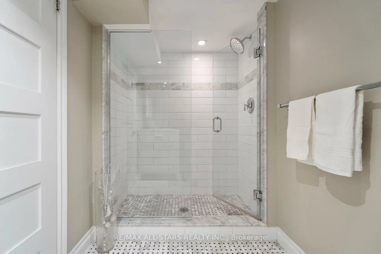 36, Athol, Stonegate-Queensway, Toronto