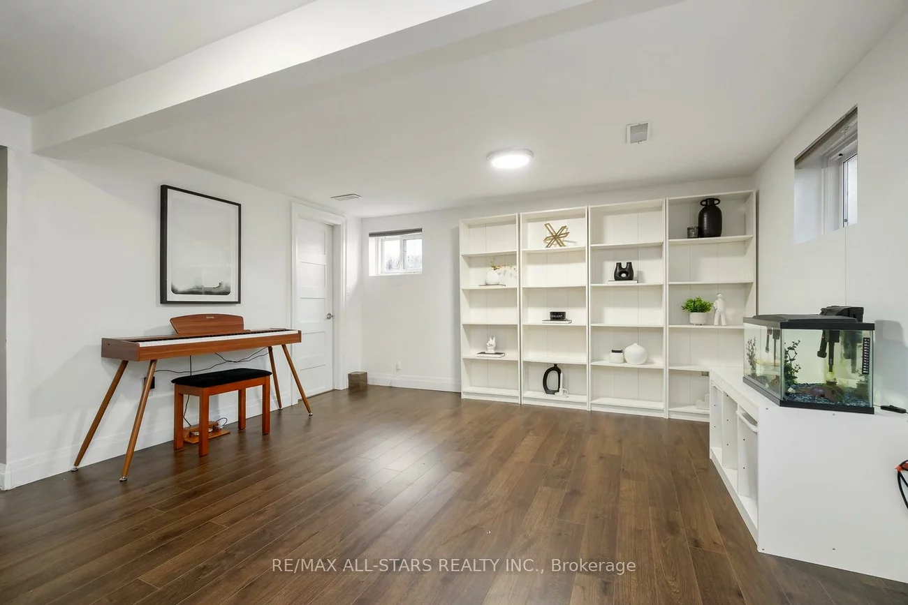 36, Athol, Stonegate-Queensway, Toronto