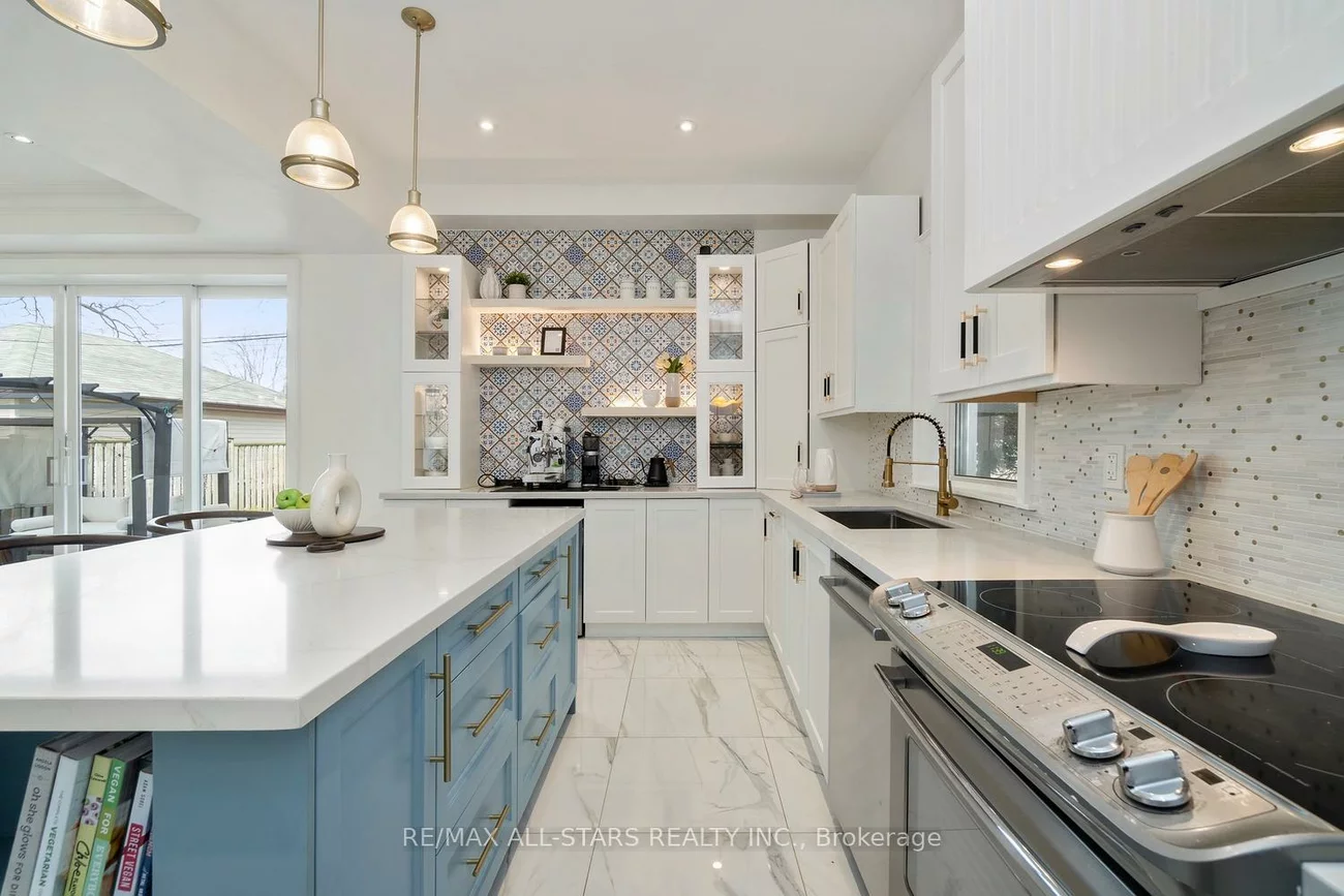 36, Athol, Stonegate-Queensway, Toronto