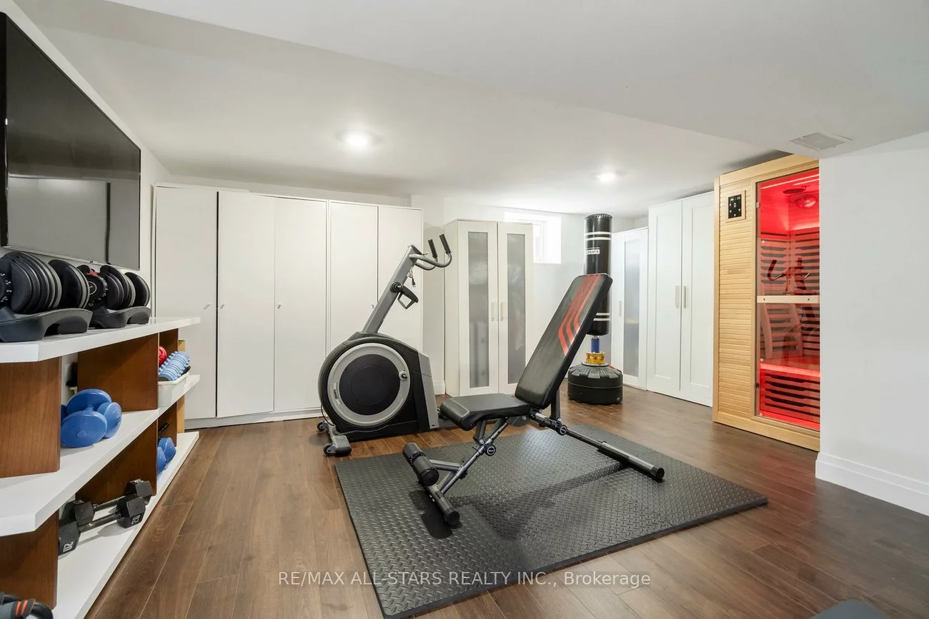 36, Athol, Stonegate-Queensway, Toronto