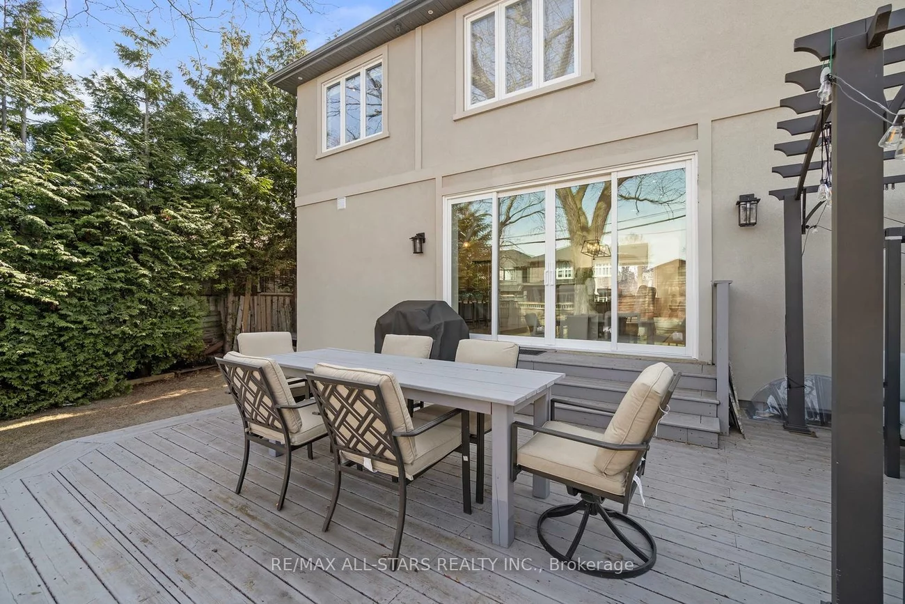 36, Athol, Stonegate-Queensway, Toronto