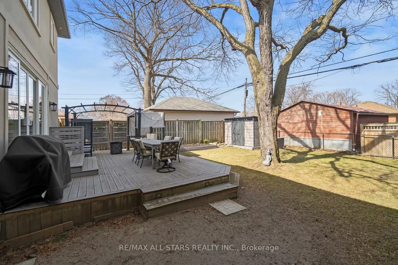 36, Athol, Stonegate-Queensway, Toronto