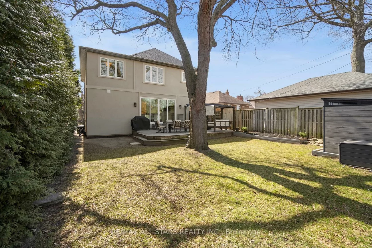 36, Athol, Stonegate-Queensway, Toronto