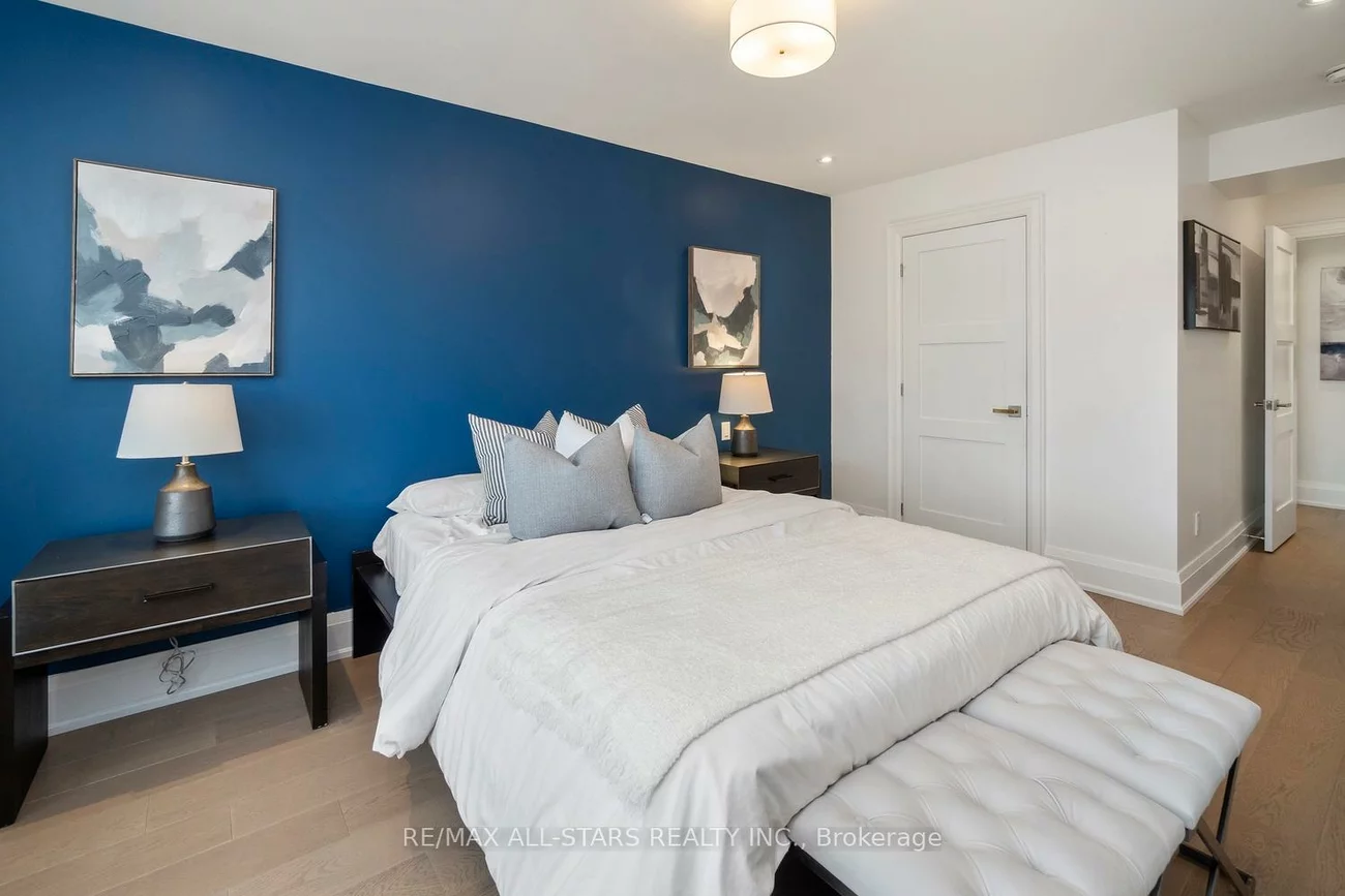 36, Athol, Stonegate-Queensway, Toronto