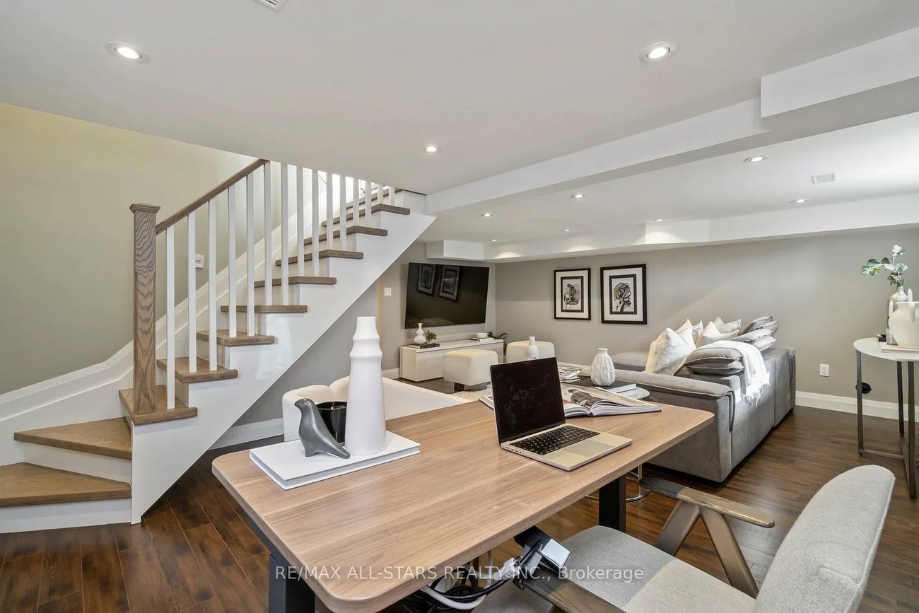 36, Athol, Stonegate-Queensway, Toronto