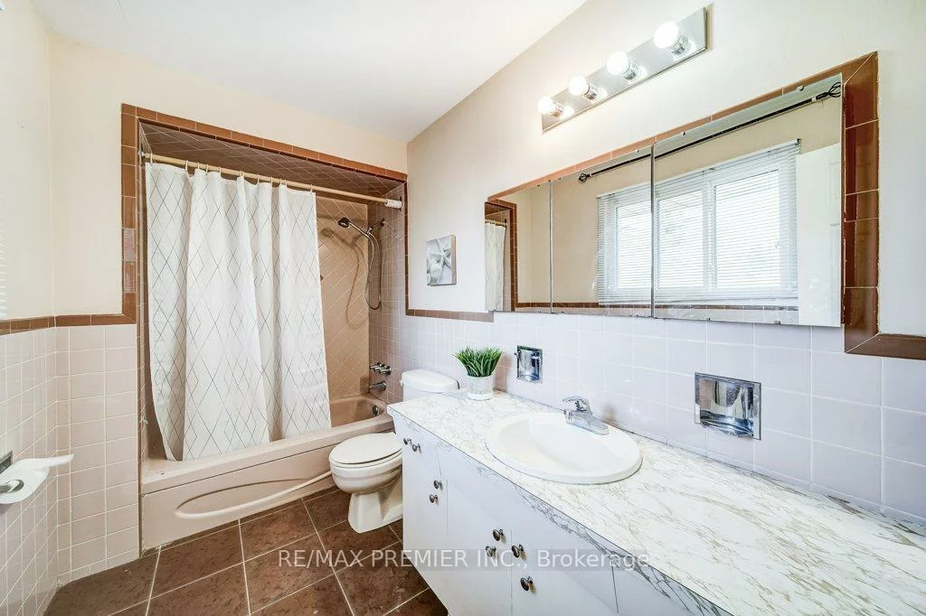 334, Rimilton, Alderwood, Toronto
