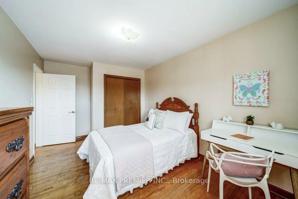 334, Rimilton, Alderwood, Toronto