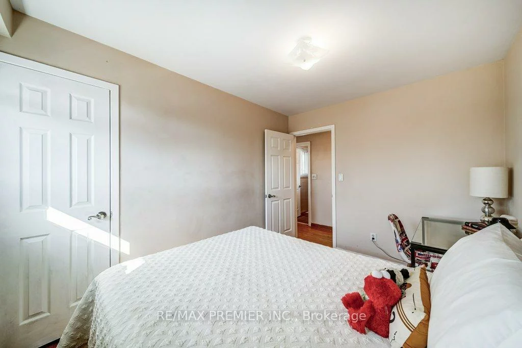 334, Rimilton, Alderwood, Toronto