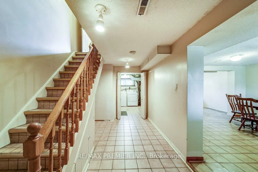 334, Rimilton, Alderwood, Toronto