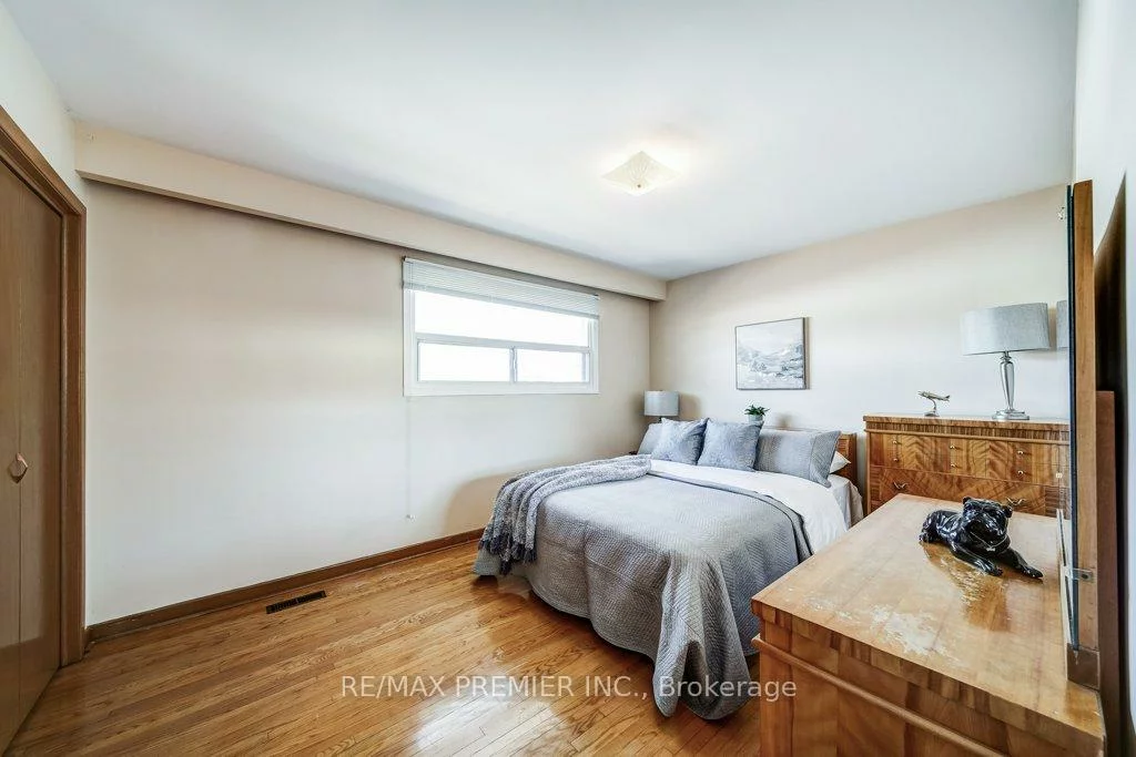 334, Rimilton, Alderwood, Toronto