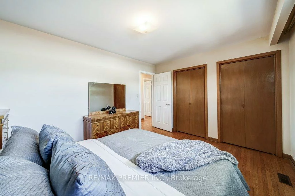 334, Rimilton, Alderwood, Toronto