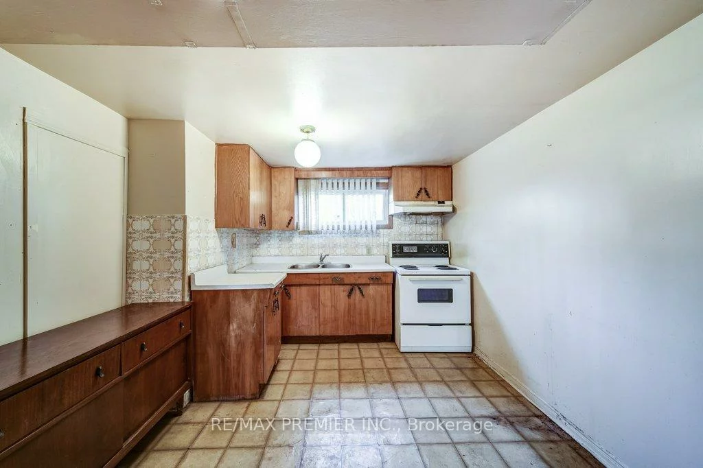 334, Rimilton, Alderwood, Toronto