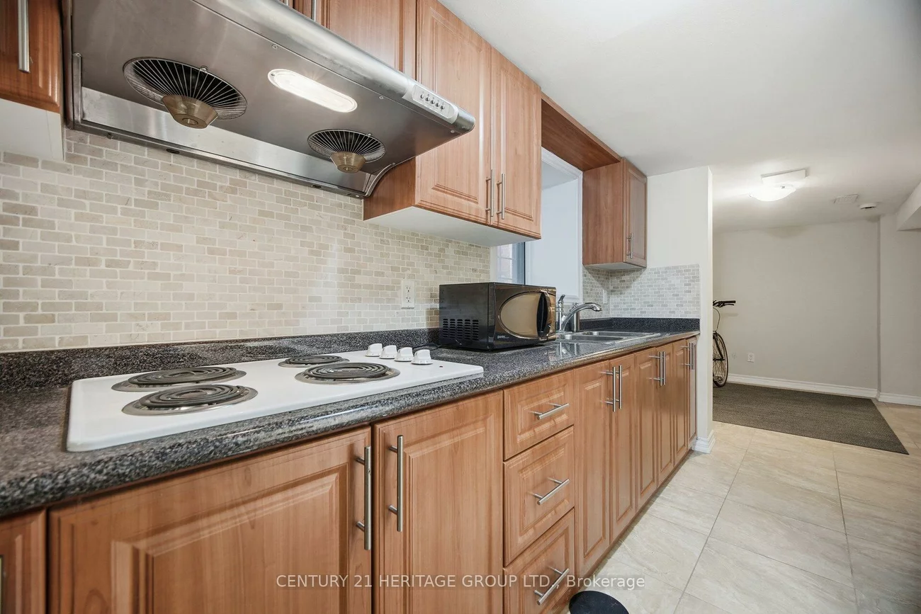 151, Perth, Dovercourt-Wallace Emerson-Junction, Toronto