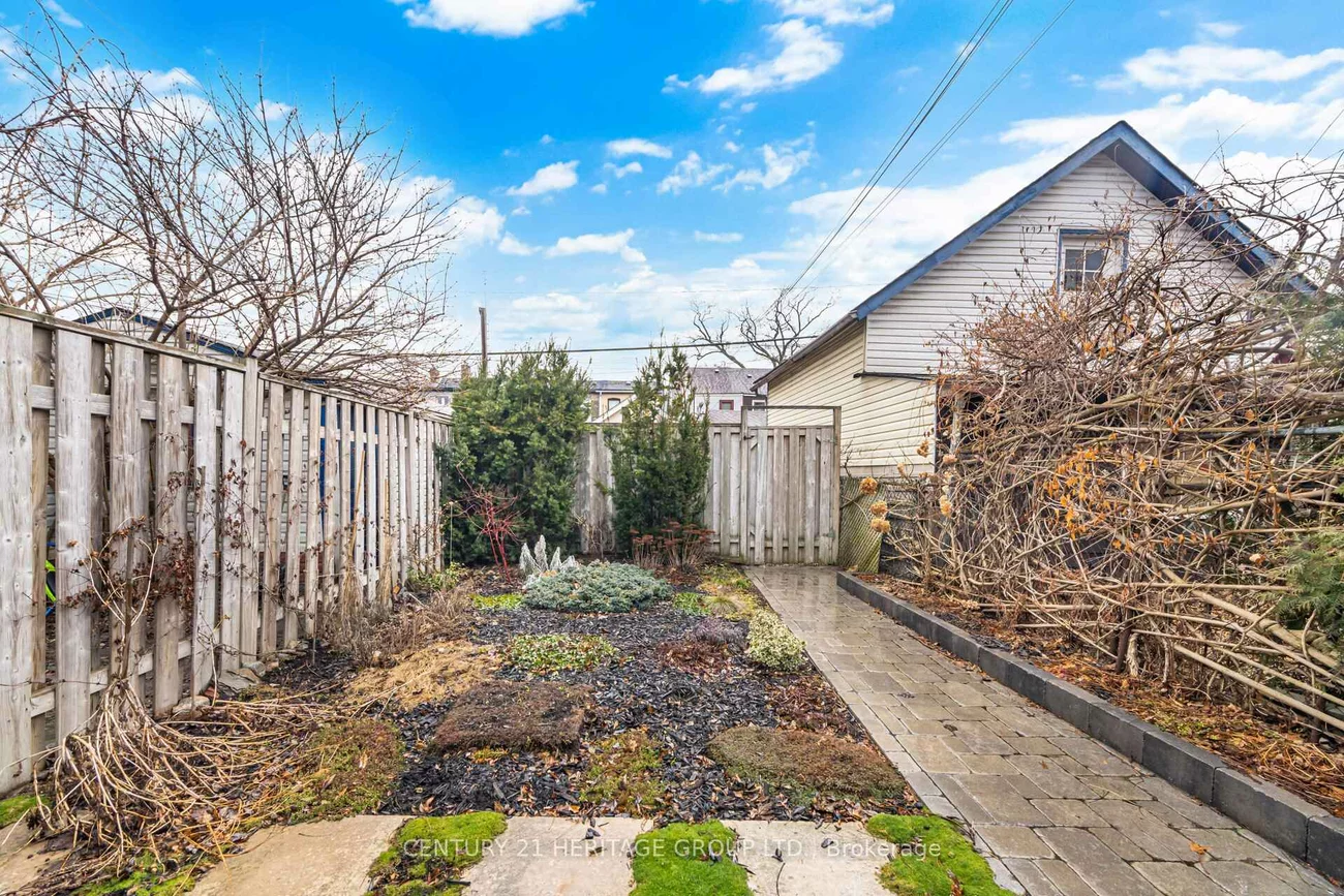 151, Perth, Dovercourt-Wallace Emerson-Junction, Toronto