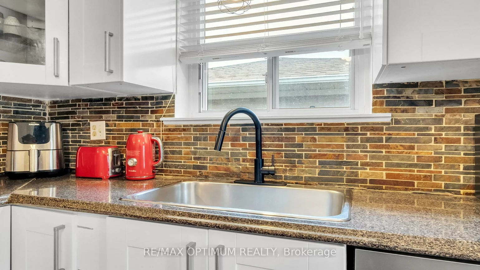 1, Dundee, York University Heights, Toronto