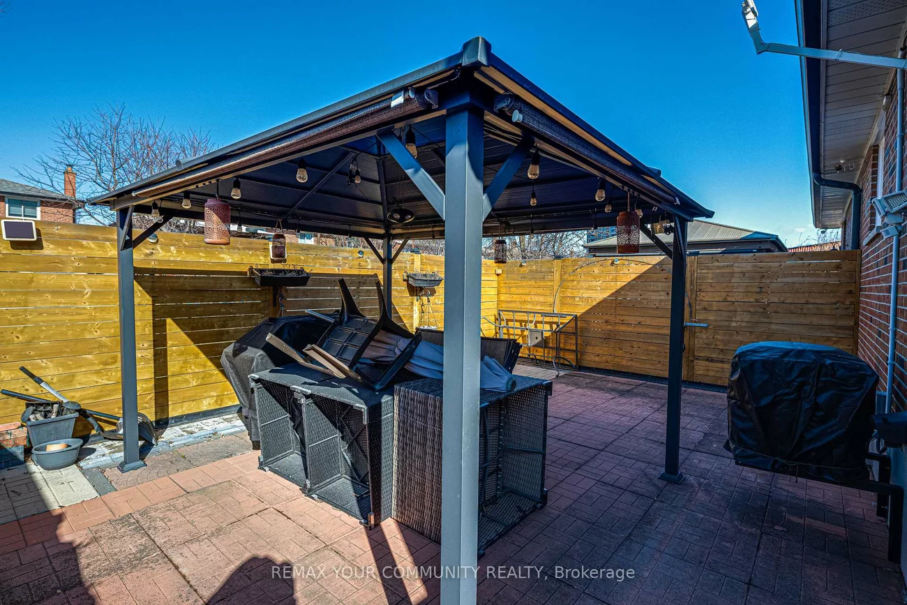 270, Grandravine, Glenfield-Jane Heights, Toronto