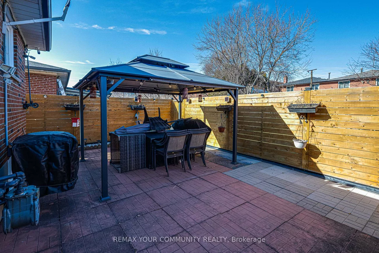 270, Grandravine, Glenfield-Jane Heights, Toronto