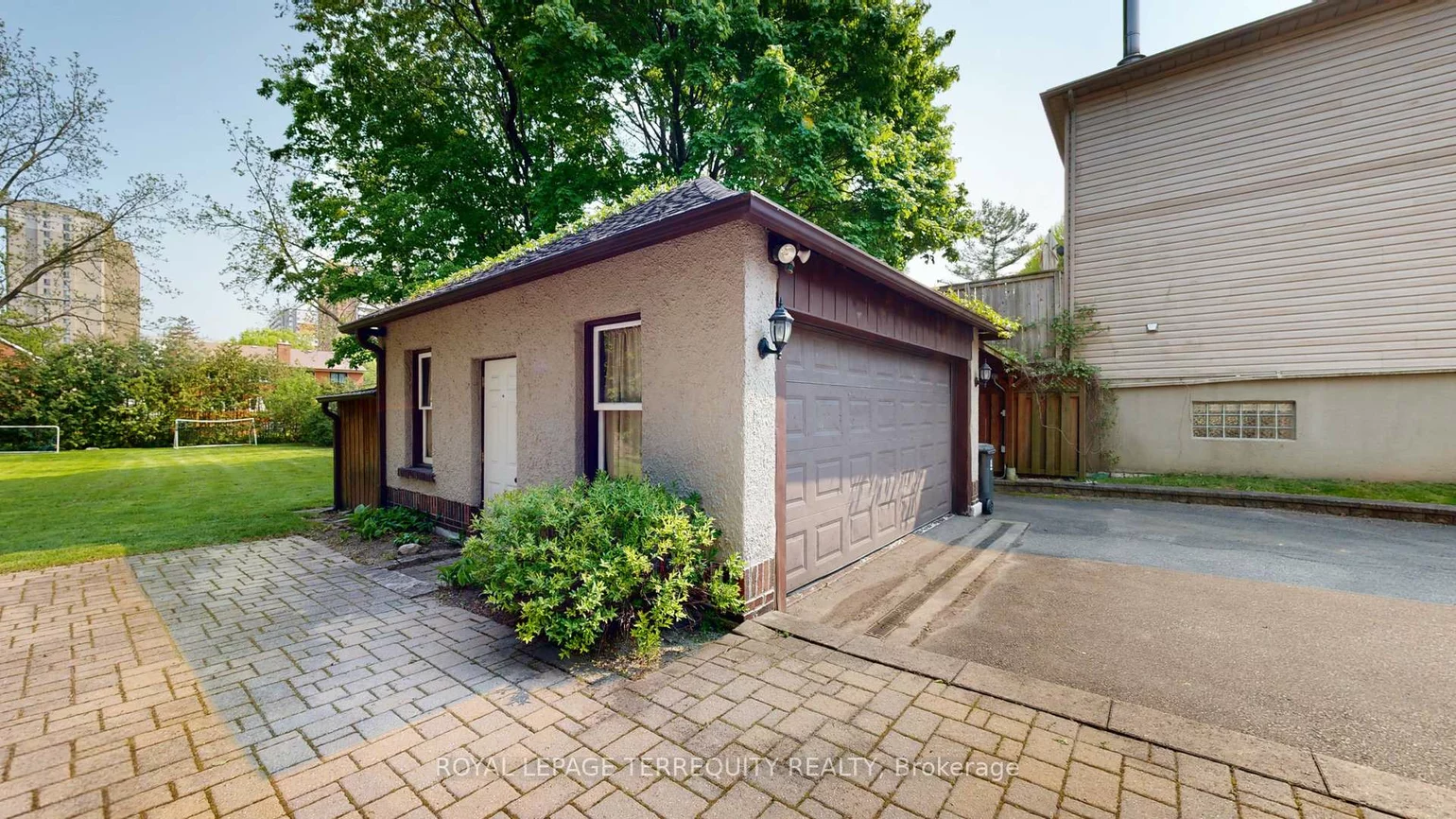 65, Burnhamthorpe, Islington-City Centre West, Toronto