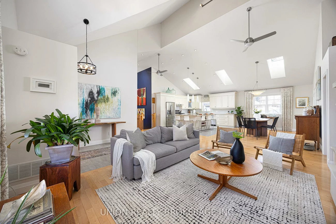 2, Hilo, Long Branch, Toronto