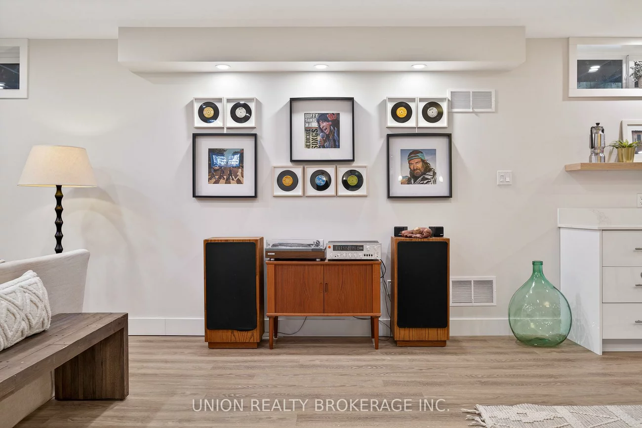 2, Hilo, Long Branch, Toronto