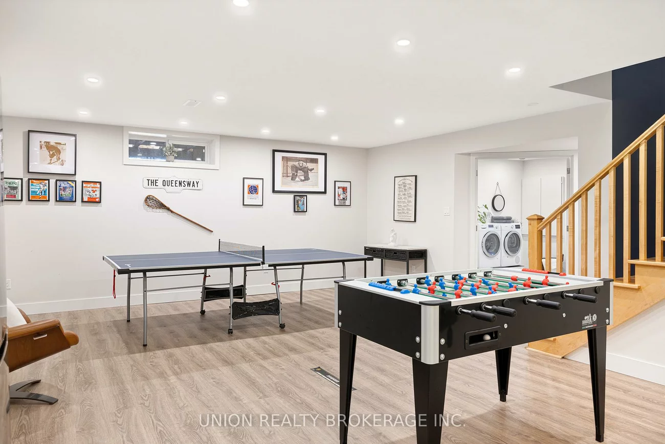 2, Hilo, Long Branch, Toronto