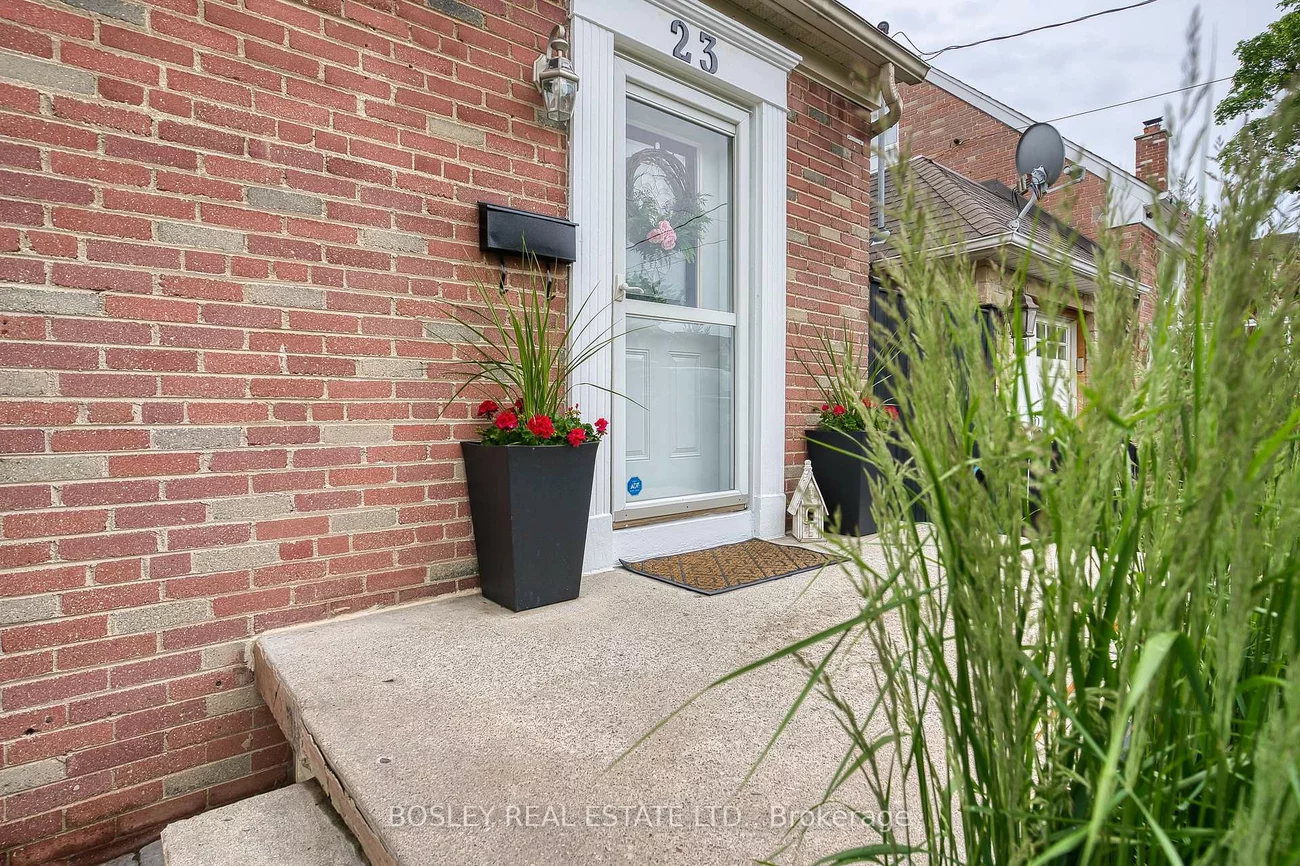 23, Farnsworth, Humberlea-Pelmo Park W4, Toronto