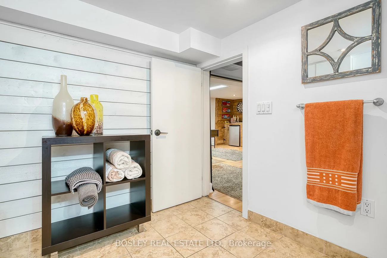 23, Farnsworth, Humberlea-Pelmo Park W4, Toronto