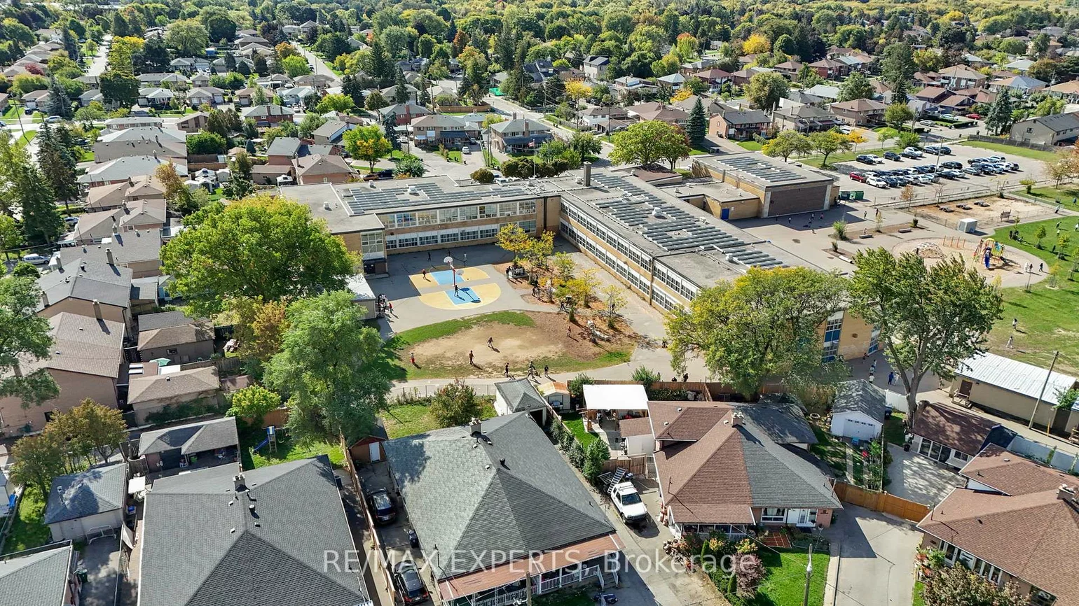 75, St Lucie, Humbermede, Toronto