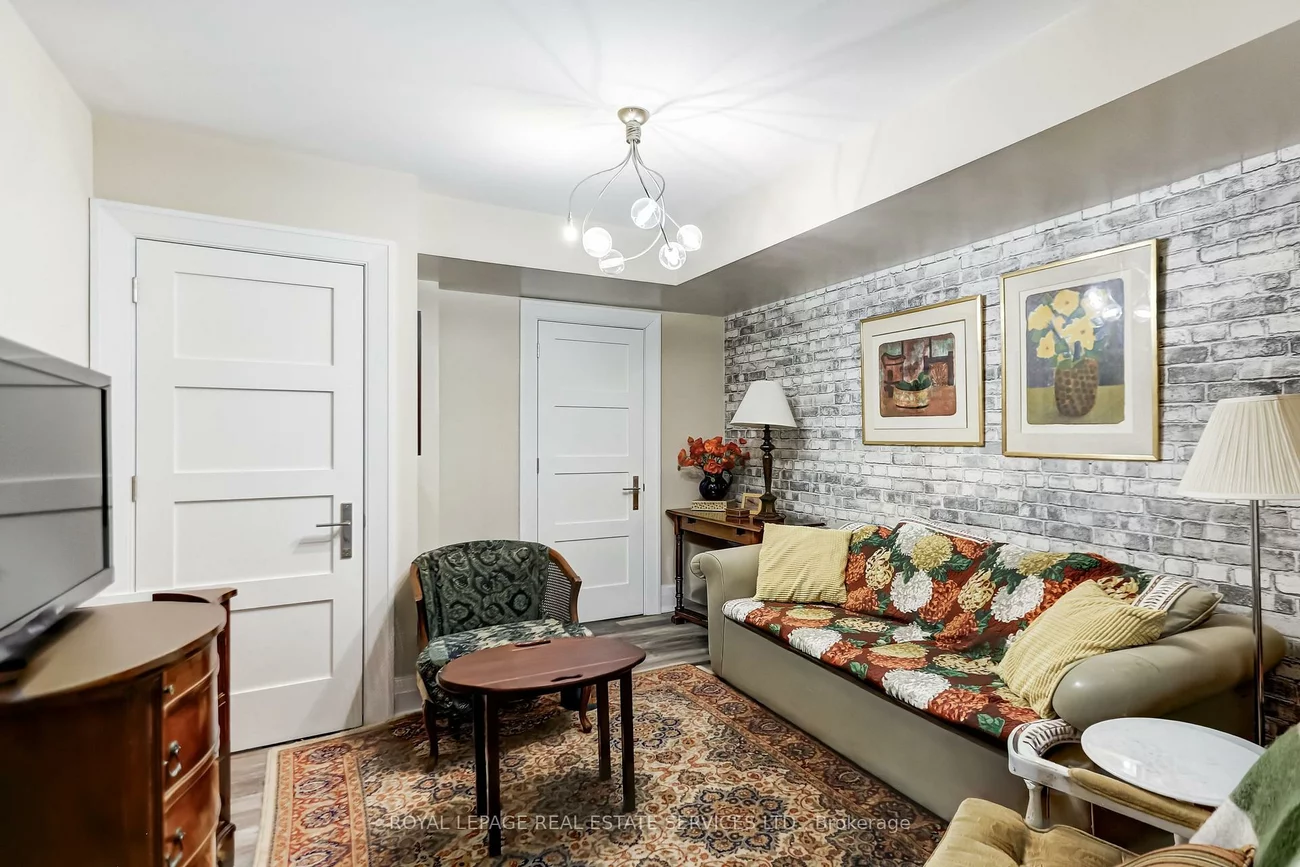 34, Lambeth, Edenbridge-Humber Valley, Toronto