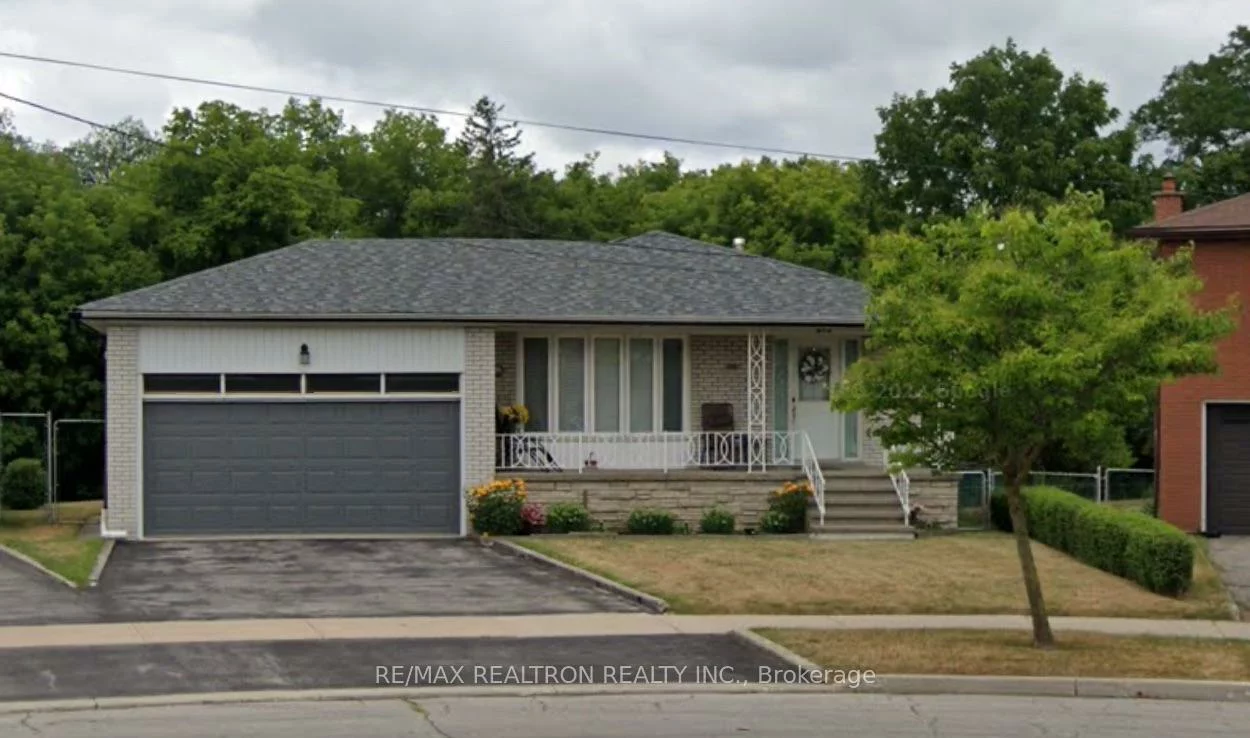 33, Islay, Humbermede, Toronto