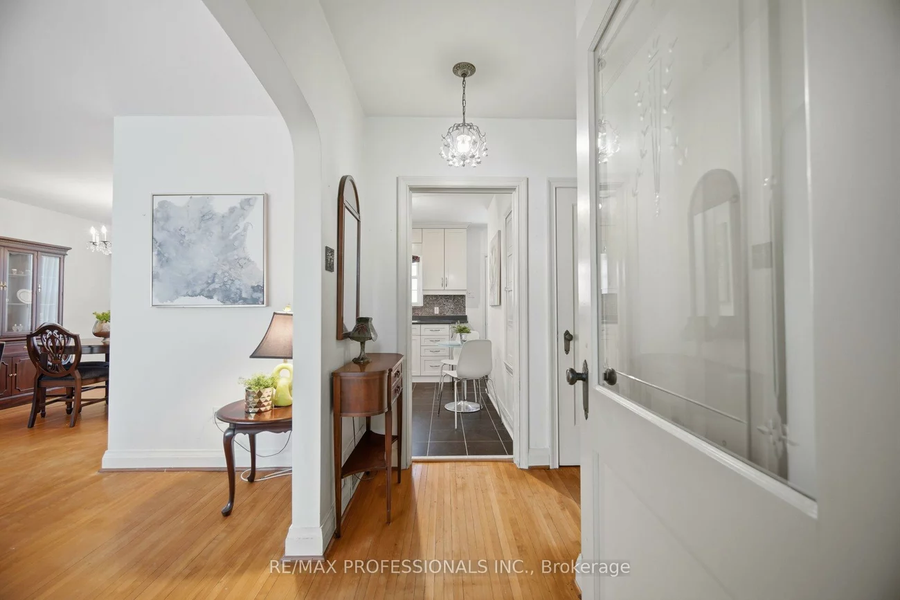 1, Loyalist, Kingsway South, Toronto