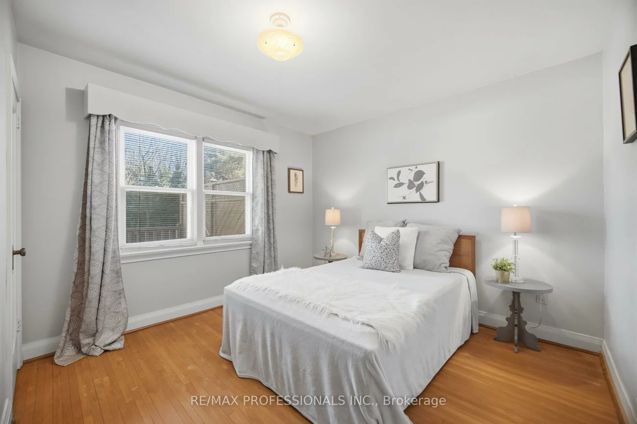 1, Loyalist, Kingsway South, Toronto