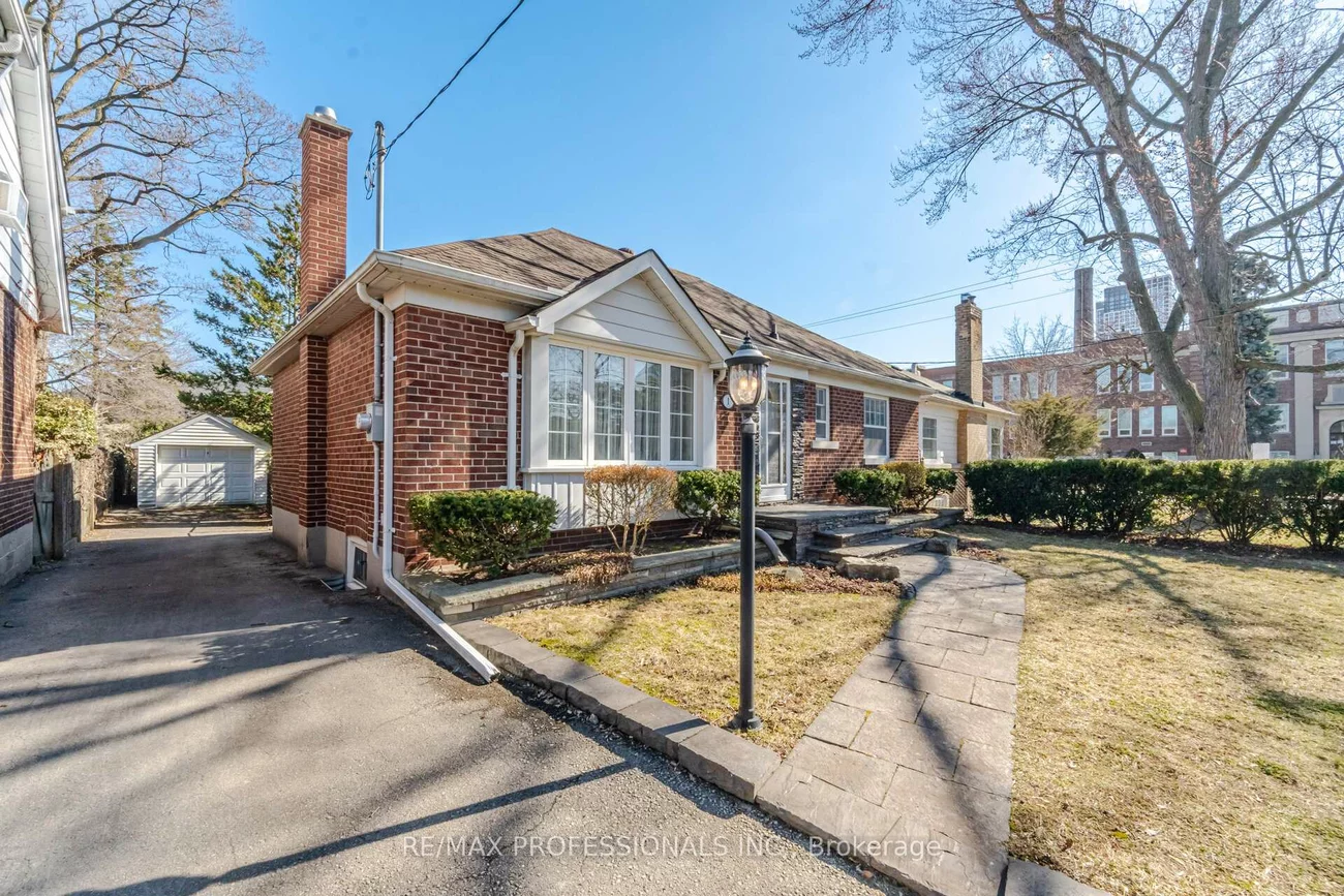 1, Loyalist, Kingsway South, Toronto