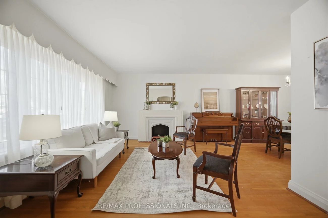 1, Loyalist, Kingsway South, Toronto