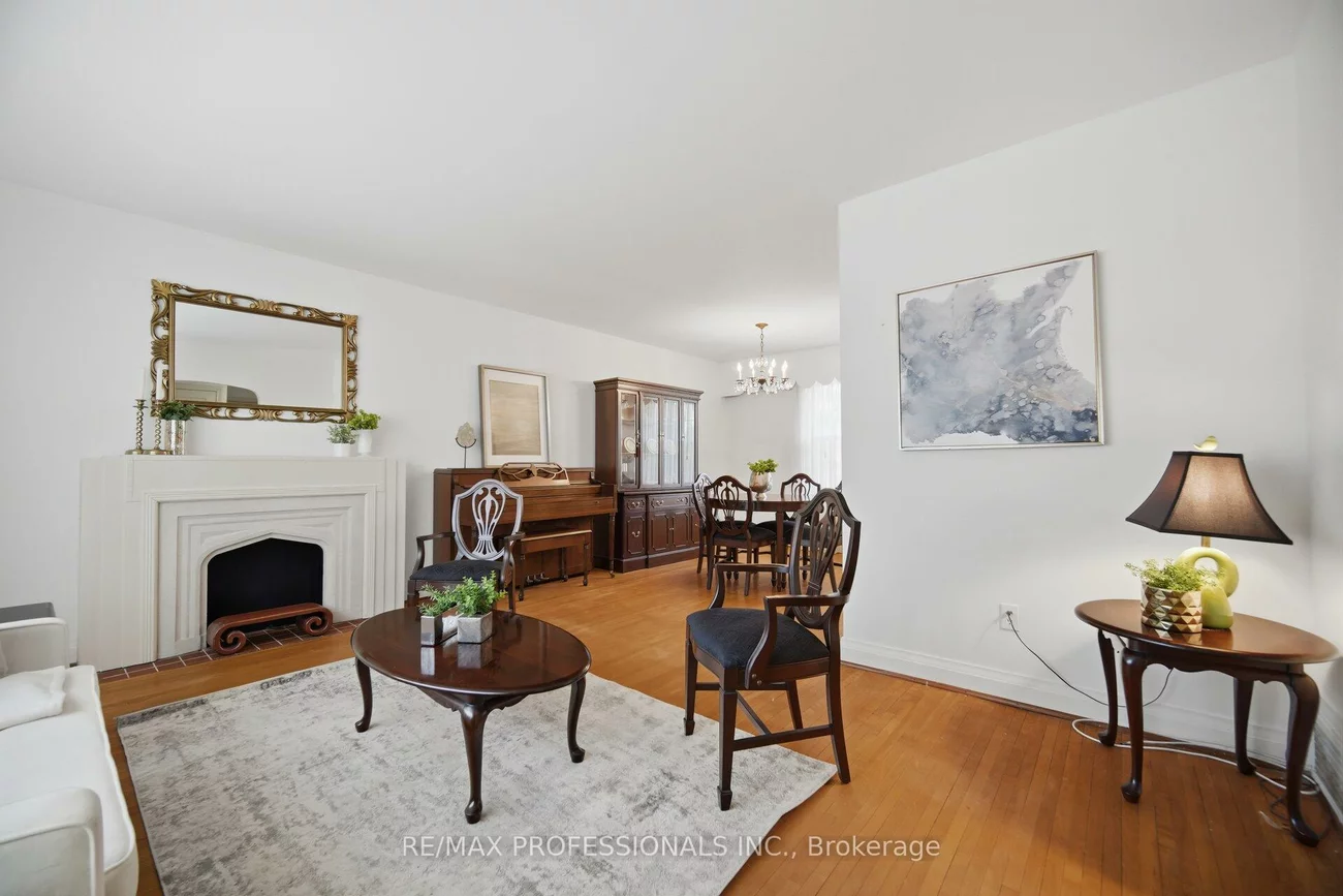 1, Loyalist, Kingsway South, Toronto