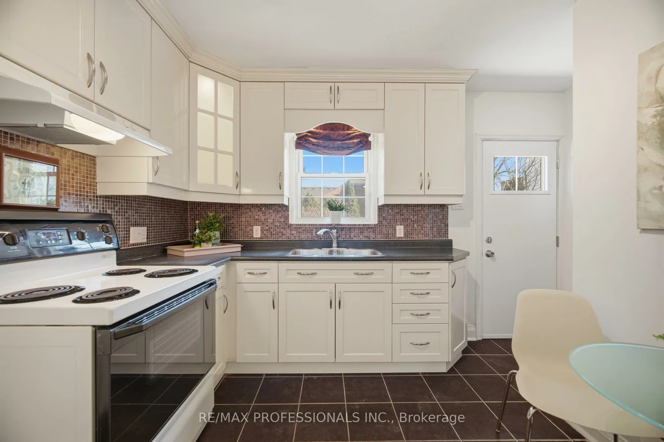 1, Loyalist, Kingsway South, Toronto