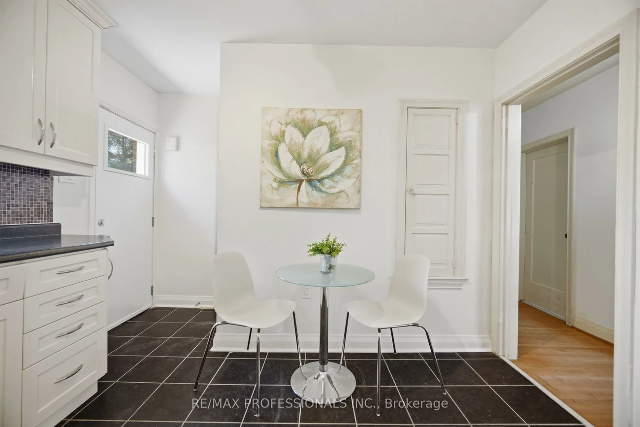 1, Loyalist, Kingsway South, Toronto