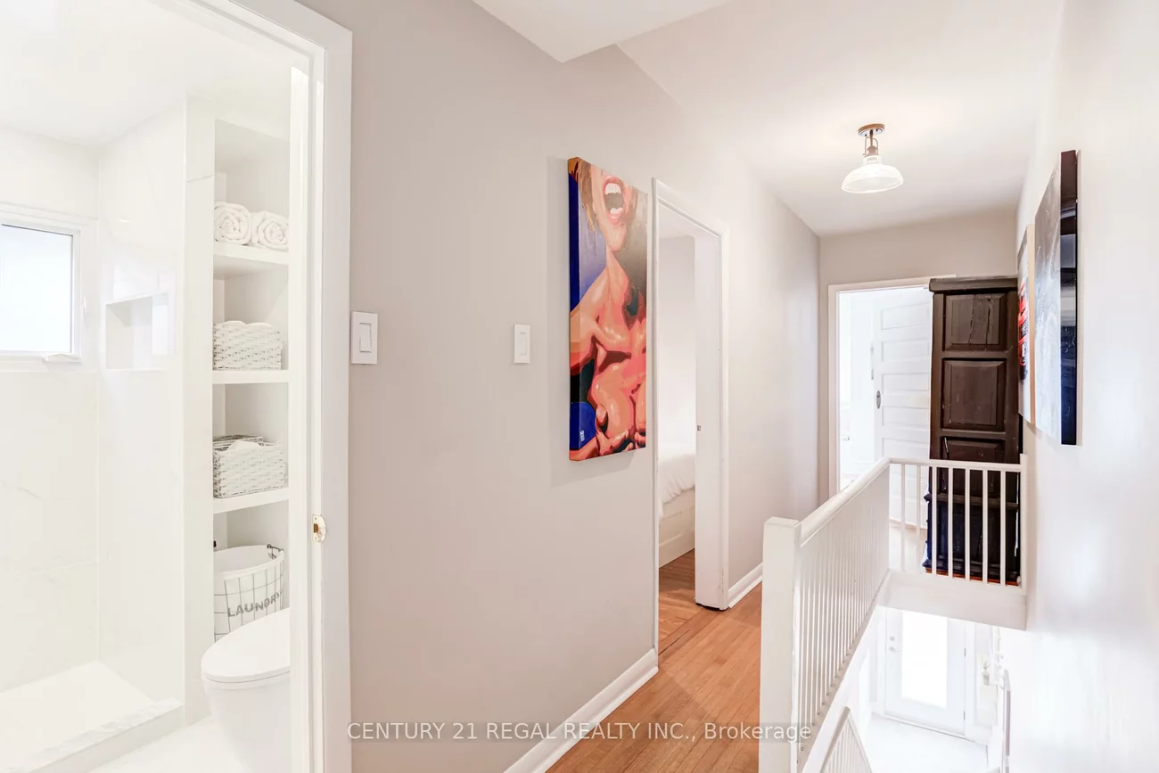 36, Golden, Roncesvalles, Toronto