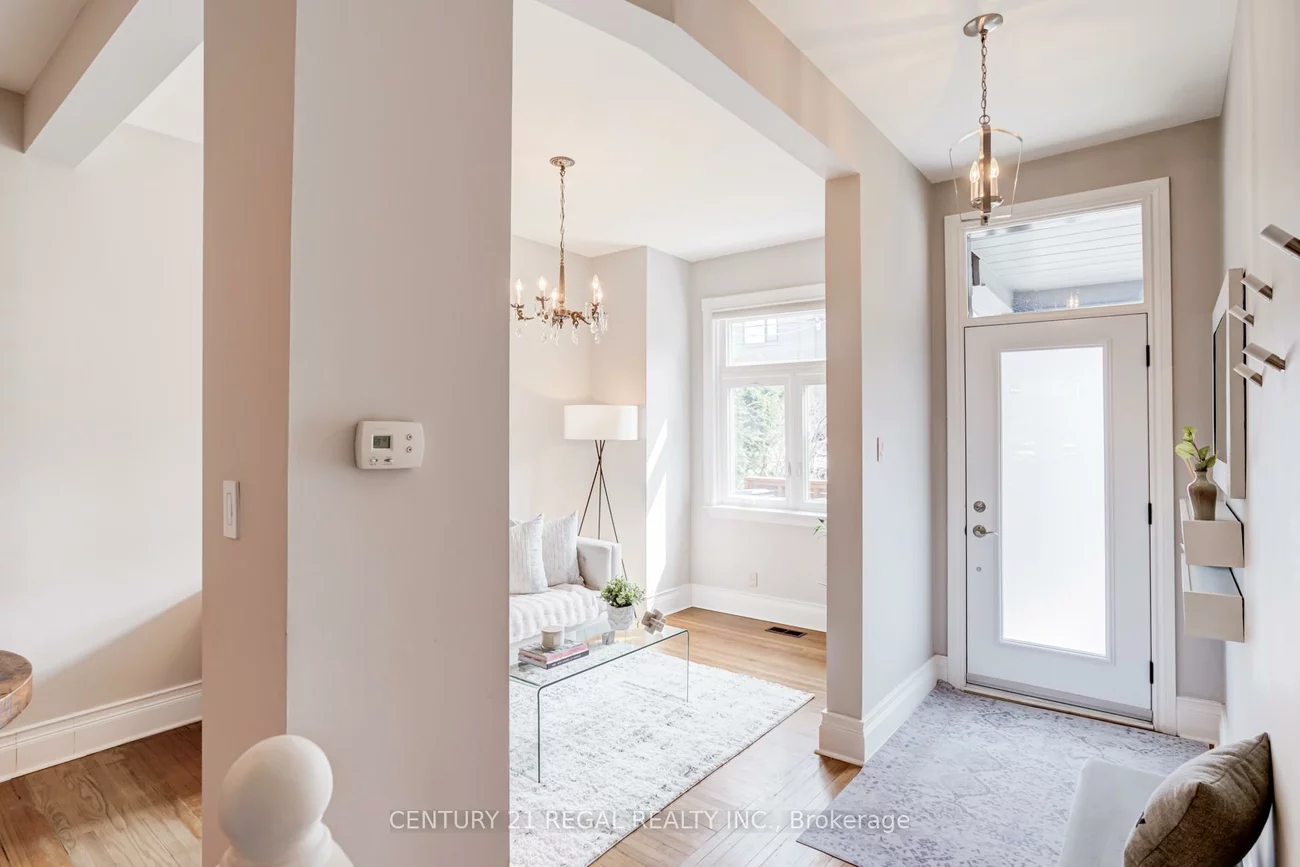 36, Golden, Roncesvalles, Toronto