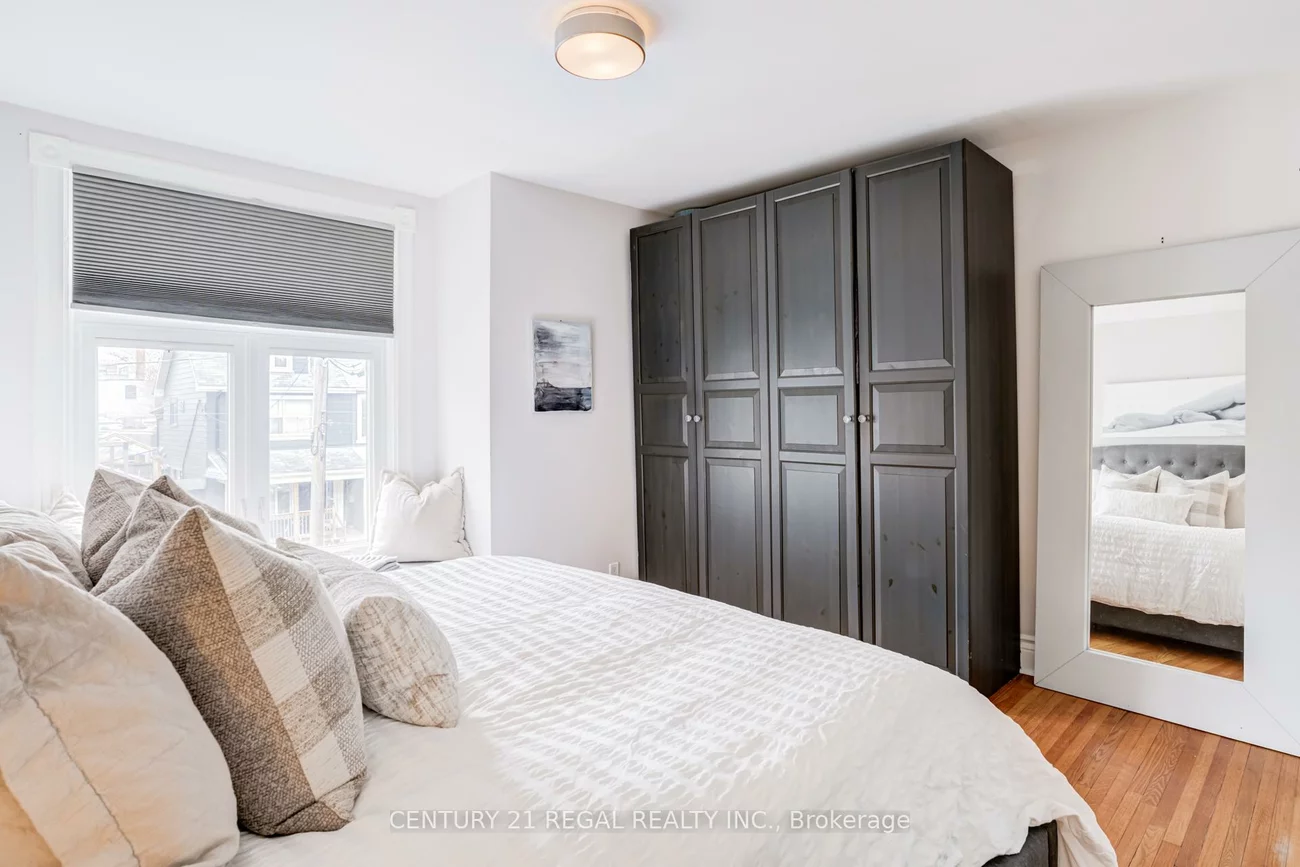 36, Golden, Roncesvalles, Toronto