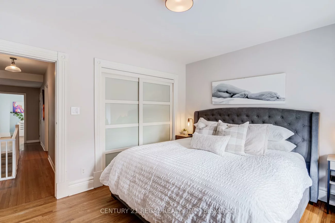 36, Golden, Roncesvalles, Toronto