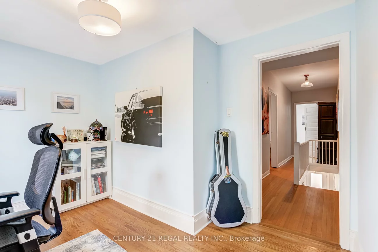 36, Golden, Roncesvalles, Toronto