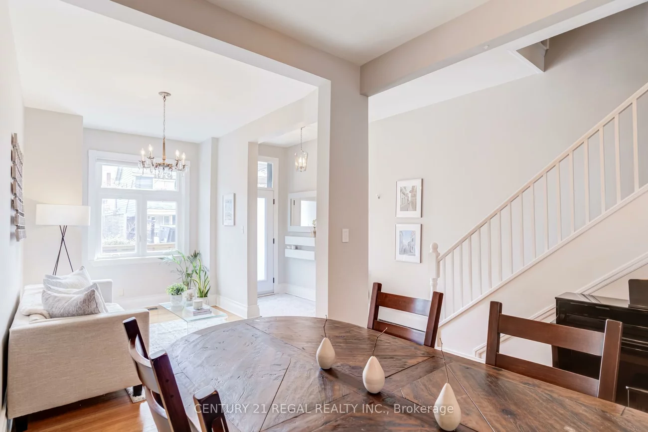 36, Golden, Roncesvalles, Toronto